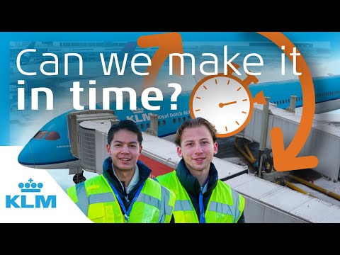 Race against the clock: Getting ready for our next flight ⏱ | Intern On A Mission | KLM