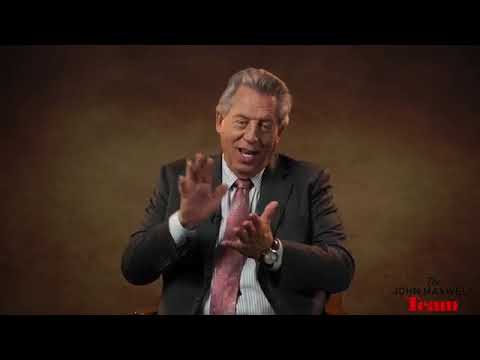 Minute With Maxwell LIFTING OTHERS UP - John C Maxwell