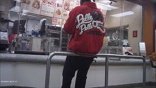 Re: [問卦] 超商難道不該自備保全嗎?怪政府?