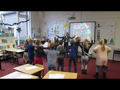 dance  Marieke geeft les aan groep 3-4