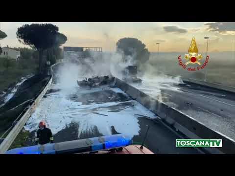 2020-11-06 FIRENZE - CISTERNA IN FIAMME DISAGI SULLA FI-PI-LI