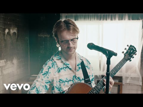 FINNEAS - A Little Closer