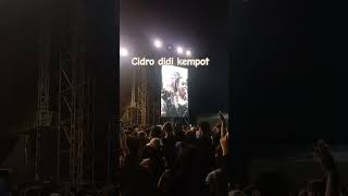 Download lagu Istri Didi kempot bersama penyanyi Jawa ambyar menyanyikan lagu cidro #shortvideo #konser #shorts mp3