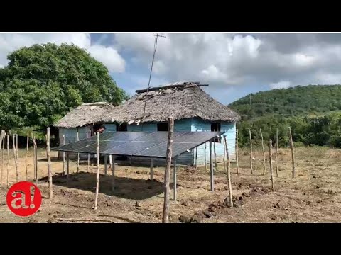 Instalación de sistemas fotovoltaicos en La Uvilla, municipio Rafael Freyre
