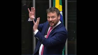 Será que o povo brasileira é tão idiota para seguir acreditando nesse cretino?