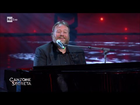 Stefano Fresi dedica "Sexy Tango" a Luca Argentero - Canzone Segreta 12/03/2021