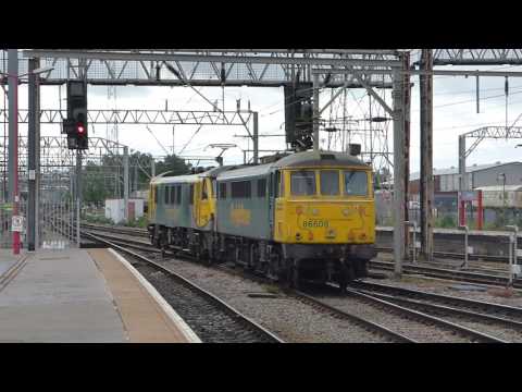 Freightliner 90049 and 86608 leave Crewe station