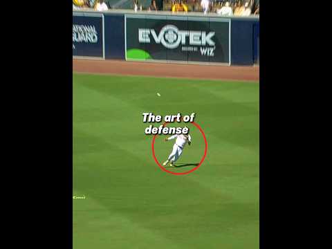 A Gold Glove for this player? OMG!🤯 #mlb #baseball #sports