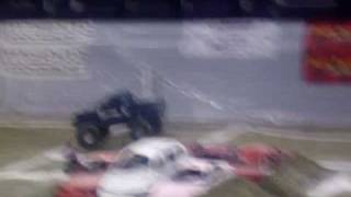 preview picture of video 'Gettn Bent at Monster Jam 09'