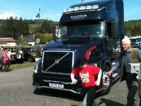 WH Malcolm Fleet leaving The Stirling District Classic Car Club Show. 20/512