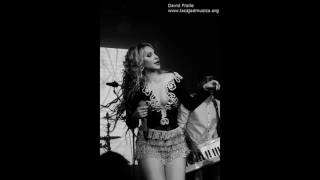 Lucia Gil y Atacados - Hasta que salga el sol