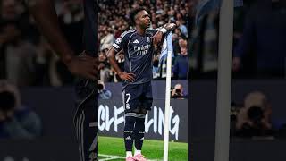 VINICIUS RENOVA COM O REAL