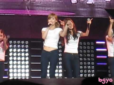 [FANCAM] 111023 SNSD - Gee @ SMTOWN NY