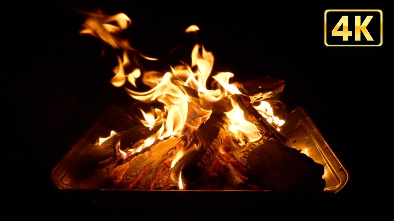 4K 静かな夜に焚き火の音でリラックスする 3時間