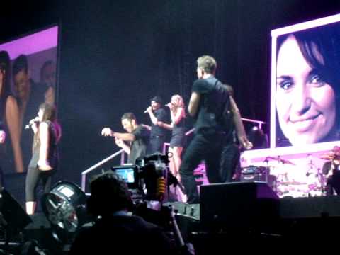 Laura White Live at Manchester MEN Arena, HD - taken from 2nd row from the stage!