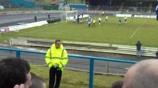 preview picture of video 'Cowdenbeath 0 - 3 Raith Rovers (Rovers fans singing 4)'