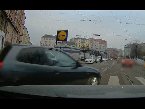 BMW-vel rögzítette olvasónk! :) Mikor egy idiótán túl vagy, már nem jöhet egy másik. De jön...