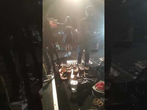 Rina Amelia menyapa penonton. (Maharena) live magetan