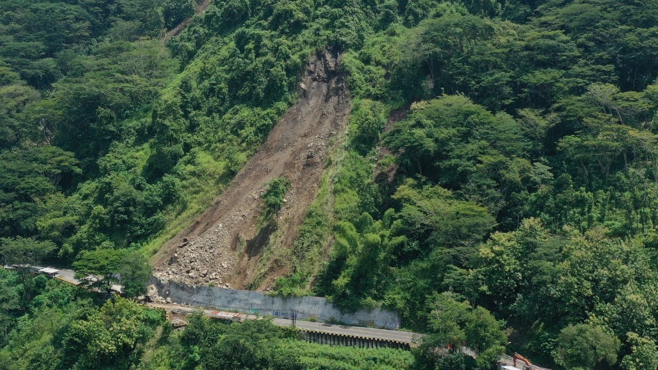 Basarnas Temukan Batu Menggantung 150 Meter di Atas Titik Longsor KM 16 Trenggalek–Ponorogo
