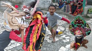 Download lagu Devil Barongan VS Red Barongan || Vicho the Vlogging Kid mp3