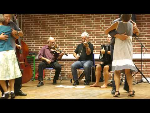 Læsøgruppen - Hartvigs Vestenom nr. 17 e. Levi Vilsen- Danish folkdancemusic