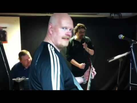 Walking in Memphis 2/2