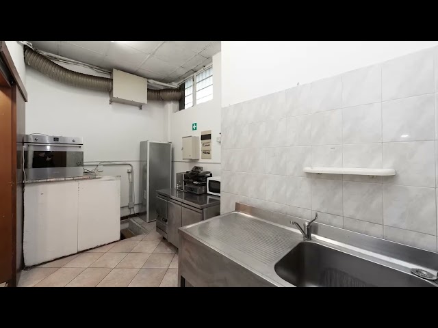 MONZA - CRISTO RE - NEGOZIO CON VETRINE SU STRADA