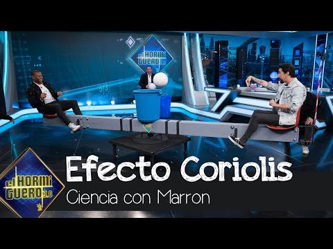Julio Baptista y Marron comprueban cómo afecta el efecto Coriolis - El Hormiguero 3.0