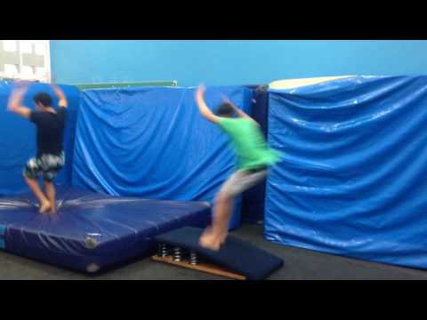 TREINO DE ACROBACIAS