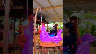 Download lagu Naik chicken chop unik sambil berpose dengan ekspresi penuh kegembiraan. mp3 Download lagu Naik chicken chop unik sambil berpose dengan ekspresi penuh kegembiraan. mp3