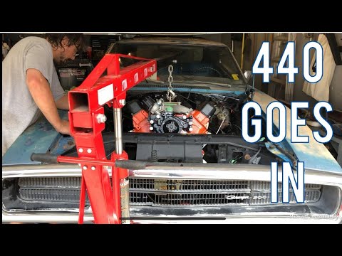 440 MAKES NOISE! (FIRST START) 70 CHARGER BUILD PART 2