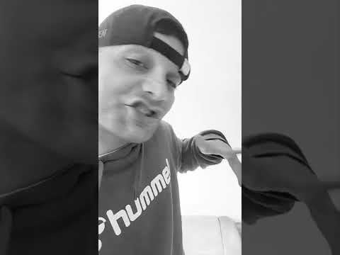 szkéró B  ki ez a csaj?