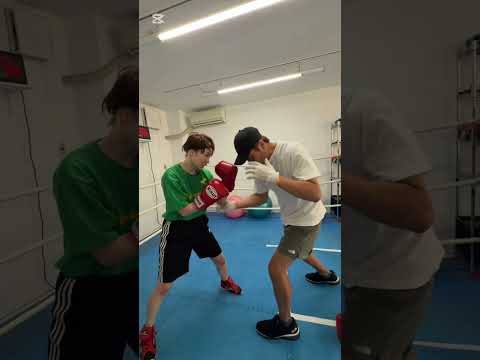 初心者の君へ…右ボディ→右フック→左ボディ！接近戦でのコンビネーション。できるかな？ #shorts #ボクシング初心者 #コンビネーション #格闘技 #岐阜
