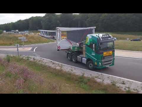 Convois Thevenon et Fontan, 2 morceaux de passerelle de 31,5m, Copyright Manugo