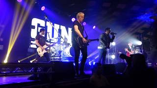 GUN : &quot;Favourite Pleasures&quot;   Live at Glasgow Barrowland 02.12.2017