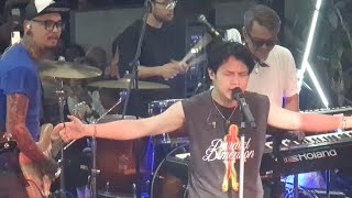 Download lagu RONY PARULIAN Tak Ada Yang Sepertimu Live Mitsubishi Anjungan Sarinah 18-7-2025 mp3