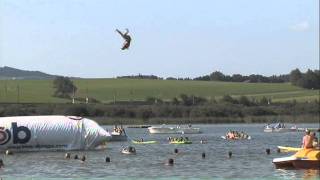 preview picture of video 'Ö3-Blobbing Tour @ Wallersee - Blobber 02417'