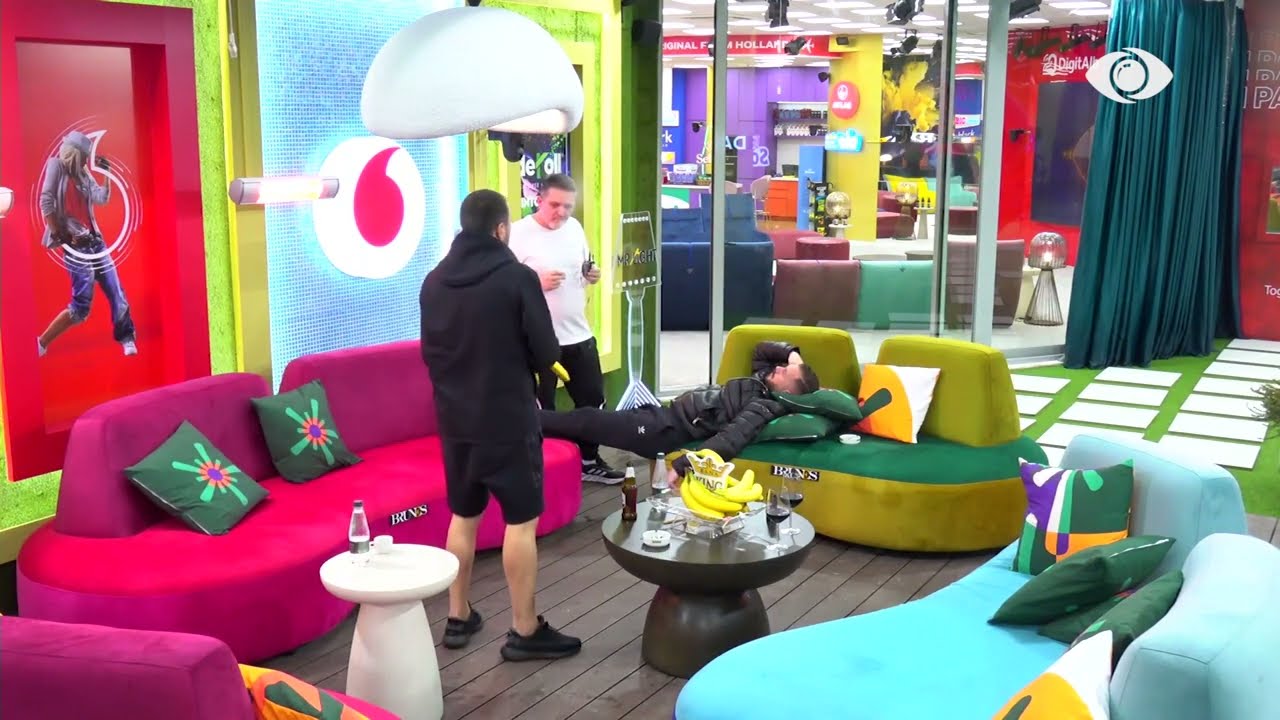 “Hajdutat të nxirren jashtë”/ I mungojnë cigaret, Juli Ilnisës: Është detyra jote deri të martën…