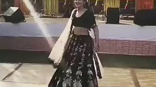 Indian Bride Dance on Chitta Kukkad - Neha Bhasin | The Wedding Script
