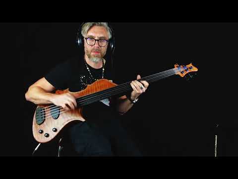 Stradi Symphony Abyss - Bass Soundtest