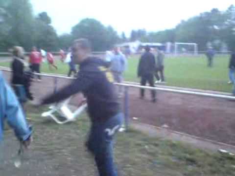 Massenschlägerei auf dem Fußballplatz