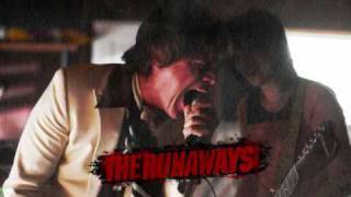 THE RUNAWAYS SOUNDTRACK - CALIFORNIA PARADISE (DAKOTA FANNING AND KRISTEN STEWART)