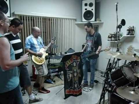 Bagunça no studio com a BANDA S.O.S