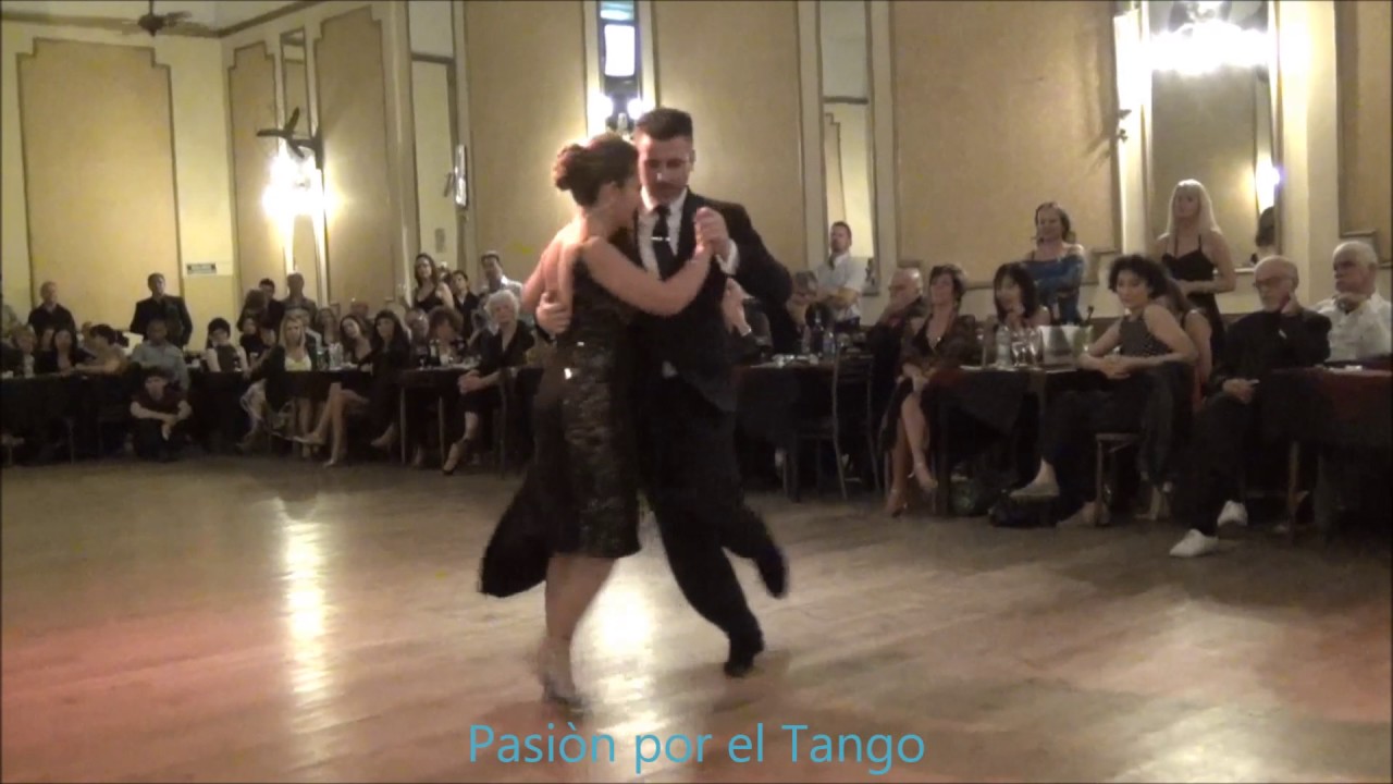Video thumbnail for GRACIELA GAMBA y DIEGO CONVERTI Bailando el Vals ILUSIÓN AZUL en YIRA YIRA MILONGA
