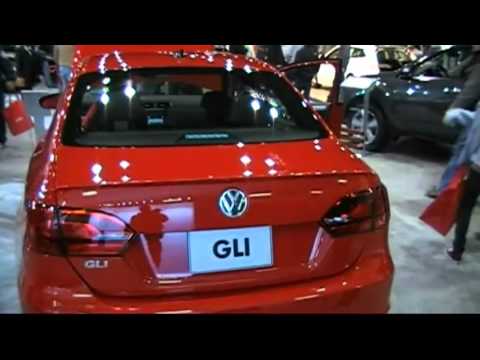 Tyrone the T-Rex at Seattle Auto Show 2011-18 VW.flv