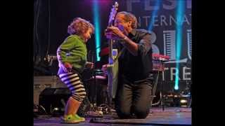 Young Fan takes to BOPPIN' WITH THE BLUES Tom Lavin Powder Blues Band Hoddinott