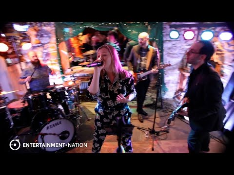 Throwing Colours - Locked Out Of Heaven (Live)