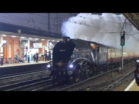 60007 Sir Nigel Gresley rushes through Doncaster! The Christmas White Rose & 44871 | 15/11/25