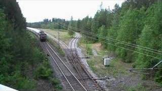preview picture of video 'Express train 801 passes Ohenmäki'