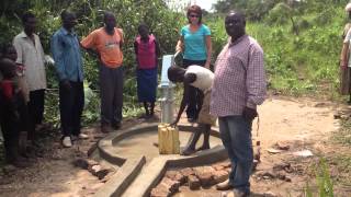 preview picture of video 'Clean Water from a well dug by Aid Africa'